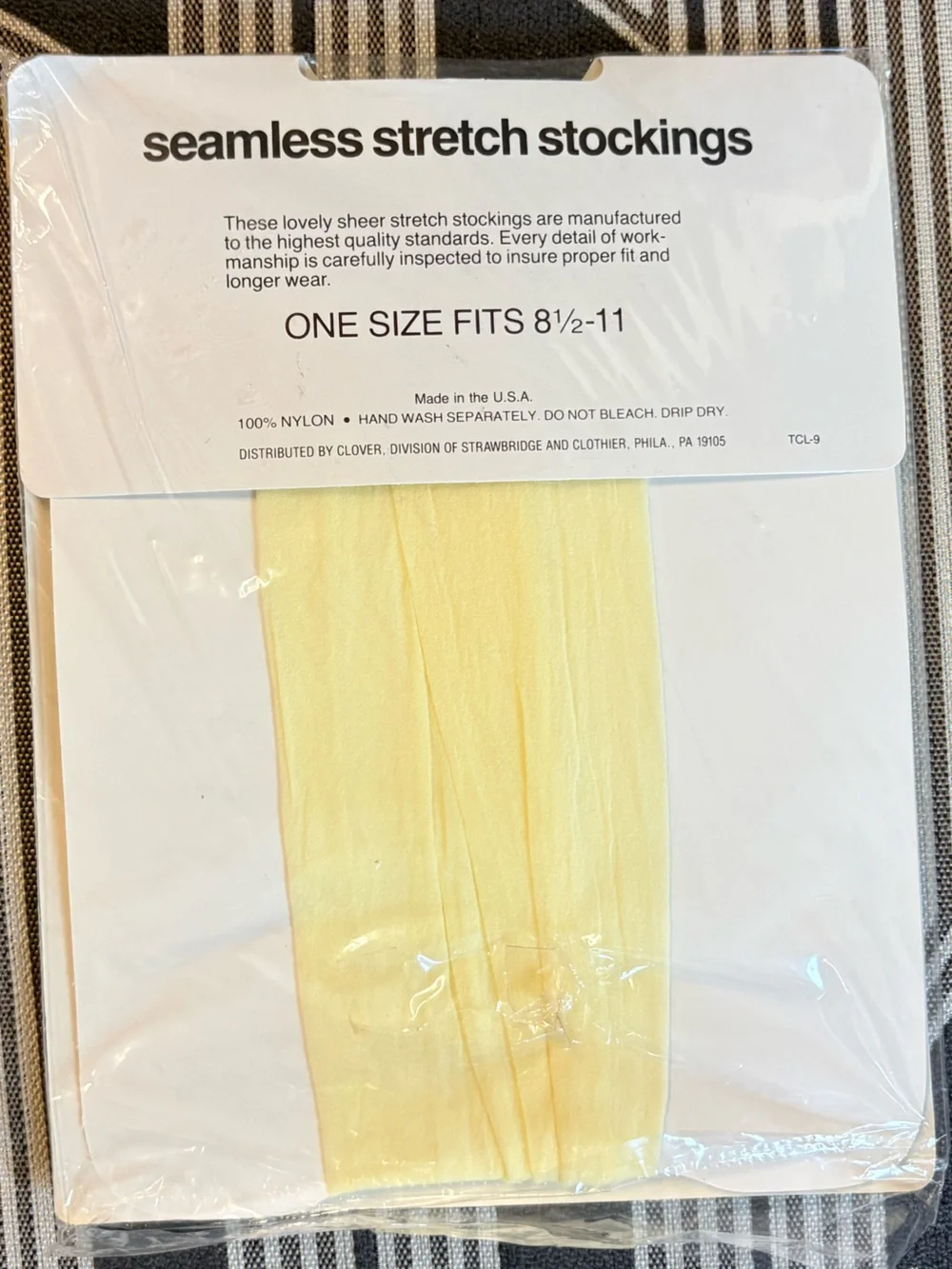 VTG NWT Clover Yellow Thigh High Nylon Seamless Stretch Stockings Size 8.5-11 M